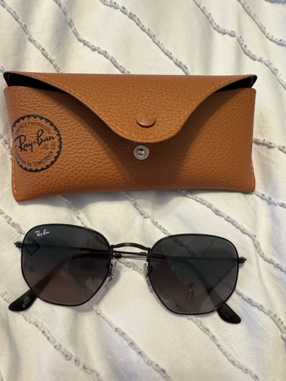 Ray-Ban Black Metal Sunglasses with Dark Smoke Lenses - Picture 3 of 3